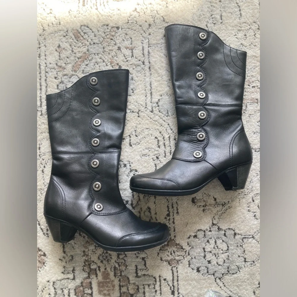 Remonte Black Leather 7.5 Button-Up Boots. Item # 4978 - Picture 1 of 13